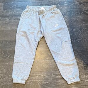 Nike Club Men's Gray Fleece Cuffed Sweatpants